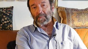 Fotógrafo René Robert desmaia na rua, não recebe ajuda e morre de frio em Paris | Foto: Reprodução