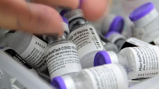 Chegada dos imunizantes contra a Covid-19 reforça campanha de vacinação em todo o Estado; secretário de Saúde pede para que a população complete ciclo vacinal | Foto: Carla Cleto / Agência Alagoas