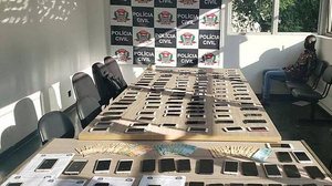 Celulares apreendidos pela polícia de SP na região central da capital com suspeito de receptação | Divulgação PC de São Paulo