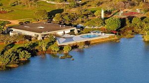 Homem embriagado avança com carro contra bloqueio no Palácio do Jaburu | Foto: Ichiro Guerra/PR