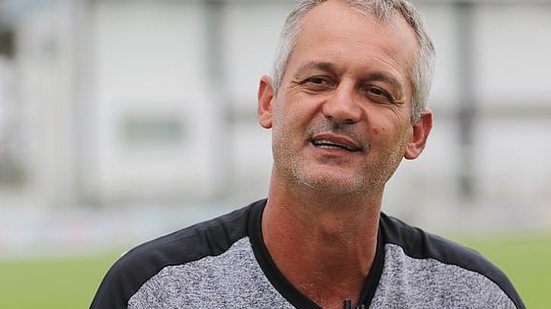 Imagem Rogério Ceni e Lisca protagonizam duelo tático no Clássico-Rei