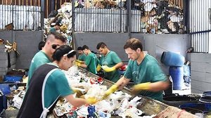 Imagem Recicladores recuperam R$ 92 mil colocados no lixo por engano no RS