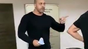 Imagem Vídeo: Daniel Silveira resiste a usar máscara no IML e levanta a voz para policial