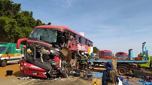 Imagem Acidente grave entre ônibus e carreta deixa 11 mortos na BR-163 em MT