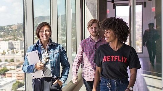 Reprodução/Glass Door