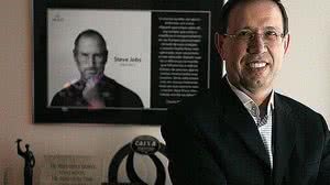 Imagem Carlos Wizard anuncia que chegou ao Brasil para falar na CPI da Covid