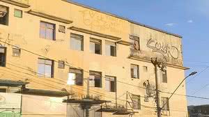 Imagem Homem morre após ser jogado pela janela de prédio em MG