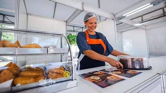 Ana falou da satisfação de participar da feira, tendo oportunidade de atingir um público maior. | Foto: Jonathan Lins/Secom Maceió