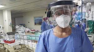 Médico do Hospital Tacchini, no RS, Leonardo Camargo diz que está tendo que usar medicamentos em desuso e já prepara estoque de antipsicóticos e antialérgicos, pelo efeito colateral de sonolência, para usar na falta de sedativos | Foto: Arquivo pessoal