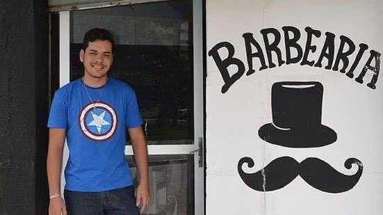 Rafael Macena na barbearia de sua propriedade | Assessoria