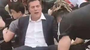 Imagem Vídeo: ex-goleiro Júlio César desmaia de emoção após gol do título do Flamengo