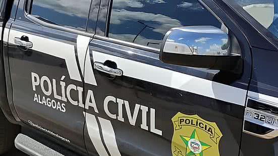 No cumprimento do mandado de busca e apreensão na residência do adolescente, policiais também encontraram drogas | Foto: Cortesia / Ascom PC