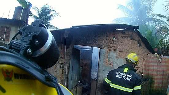 Casa atingida pelas chamas | Foto: Assessoria