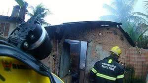 Casa atingida pelas chamas | Foto: Assessoria