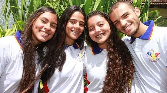 Bianca, Elidiane, Kamilla e Eduardo Wesley comemoram sucesso na redação | Agência Alagoas