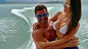 Cantor teria sido flagrado com mulher casada no camarim | Reprodução / Instagram