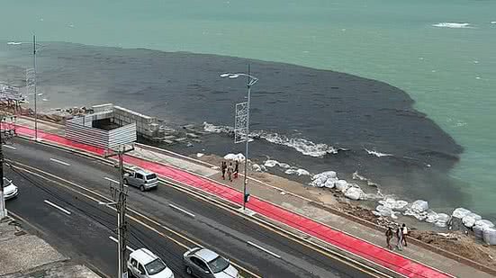 Registro de quando o esgoto invadiu a orla de Maceió, em dezembro de 2022 | Foto: Arquivo / TNH1