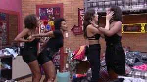 BBB22 Natália bebe, briga com Lina e protagoniza barraco durante festa do líder | Foto: Reprodução BBB