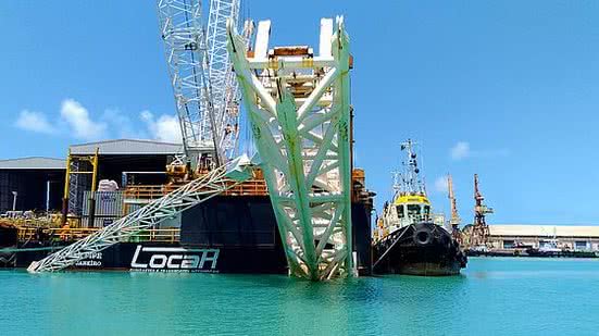 Embarcação estava atracada junto a plataformas de exploração de gás em Sergipe | Assessoria / IMA