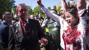 Diplomata participava de ato de celebração do Dia da Vitória | Foto: Reprodução/Associated Press