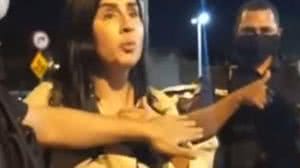 Imagem Professora é presa por racismo em bar no Rio; 'Como dói', lamenta garçonete