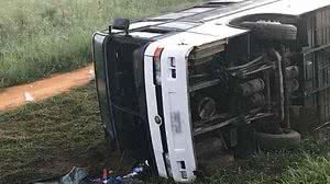 Ônibus de torcedores do Corinthians tomba na BR-116 | PRF/Divulgação