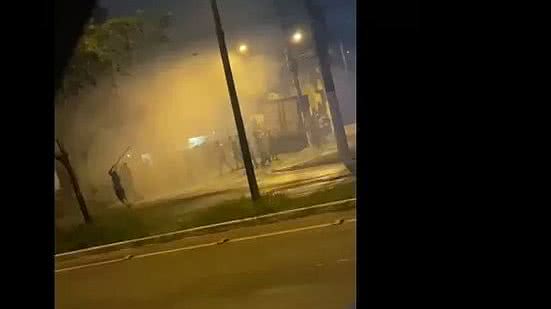 Imagem Corintianos e palmeirenses brigam após clássico e 5 pessoas ficam feridas