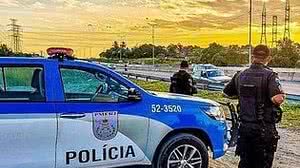 Imagem PMs são presos no RJ após serem flagrados bebendo durante o serviço