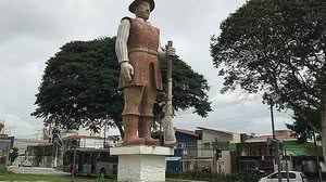 O bandeirante Borba Gato foi incluído no levantamento de monumentos de escravocratas | Gustavo Vivancos / Wikimedia Commons