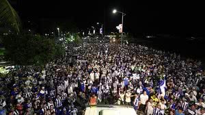 CSA desfilou pelas ruas de Maceió em cima de um trio elétrico e do caminhão do Corpo de Bombeiros | Pei Fon / Portal TNH1