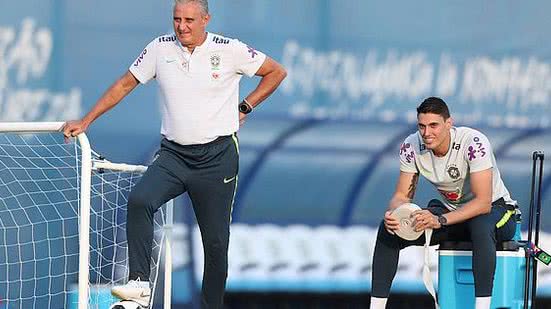 Tite e seu filho Matheus Bachi durante treino da seleção brasileira | CBF / Lucas Figueiredo