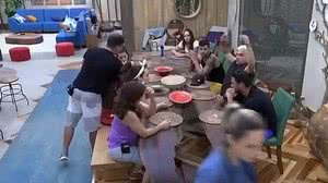 A Fazenda vai ao ar de segunda a sábado | Record TV