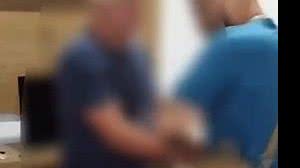 O acusado (à esquerda) foi preso dentro de casa | Ascom PC-AL