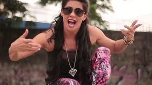 Imagem Sarrada no ar, acorda novinha e blindadona: funk gospel de Fernanda Fé causou polêmica