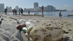 Garrafas PET poluem praias e rios e causam outros danos ao meio ambiente | Agência Brasil