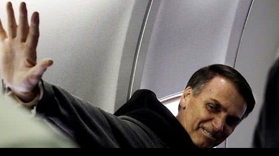 Imagem Vídeo: voo de Bolsonaro é tomado por tumulto, vaias e aplausos