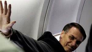 Imagem Vídeo: voo de Bolsonaro é tomado por tumulto, vaias e aplausos