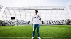 Imagem Ex-Seleção Brasileira desembarca na França e veste a camisa do Amiens