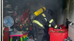 Chamas consumiram parte da sala | Cortesia / CBM-AL