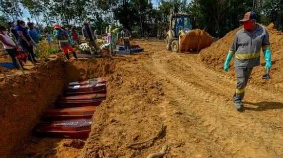 Exumação e sepultamento individual ainda não têm data | Foto: Alex Pazuello / Secom Manaus