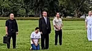 O casal presidencial chegou de mãos dadas e permaneceu lado a lado durante toda a cerimônia | Foto: Reprodução/ Redes sociais