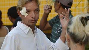 Luciano Paulo dos Santos foi resgatado pelos bombeiros após cerca de quatro horas soterrado e conta que ficou consciente o tempo todo | Tânia Rêgo/Agência Brasil