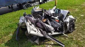 Casal e criança morrem após carro ser prensado entre carretas em acidente na Dutra | Peterson Grecco/TV