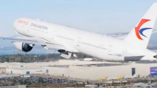 Avião, que deveria pousar em Guangzhou, caiu em região montanhosa | Foto: Reprodução/Youtube/China Eastern Airlines