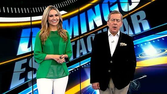 Imagem Domingo Espetacular mostra um dueto entre Elvis Presley e sua filha, e ainda conta a receita para ficar milionário