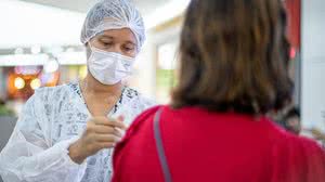 Imunizante bivalente da Pfizer será para grupos prioritários, conforme orientação do Ministério da Saúde. | Foto: Célio Júnior/Secom Maceió