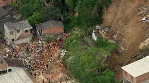 Imagem Sobe para dez o número de mortos em deslizamento em Niterói, no Rio