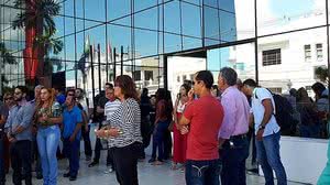 Servidores em protesto na porta do Palácio | Cortesia
