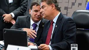 Os senadores Marcio Bittar, que propôs seminário para questionar tese de mudanças climáticas, e Nelsinho Trad, presidente da Comissão de Relações Exteriores | Marcos Oliveira/Agência Senado