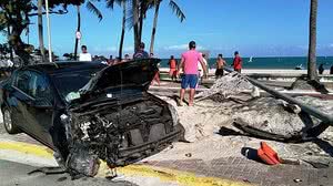 Acidente deixou frente de carro completamente destruída | Edson Moura / TV Pajuçara